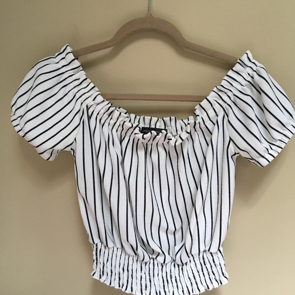 Moa Moa Tops - Super cute White and black stripe crop top Size S